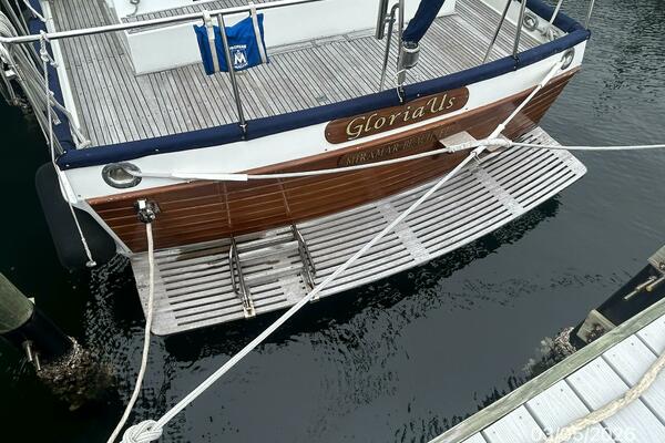 42' Grand Banks swimplatform