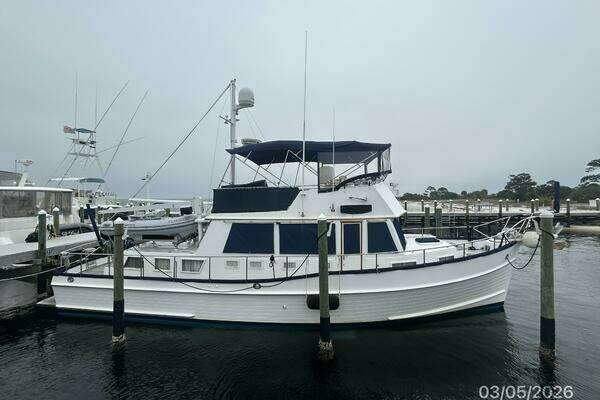 2002 Grand Banks 42