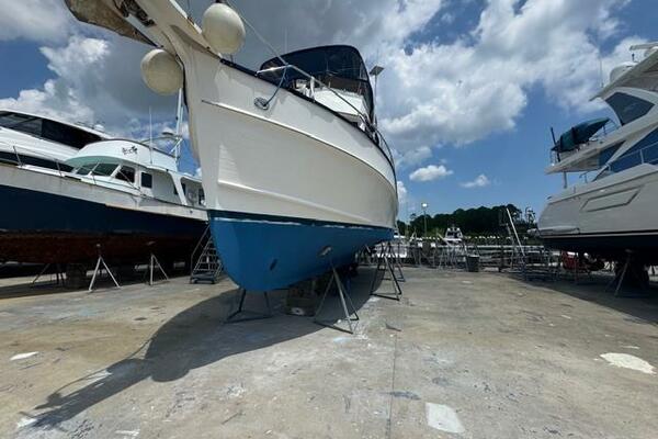 42' Grand Banks hauled out3