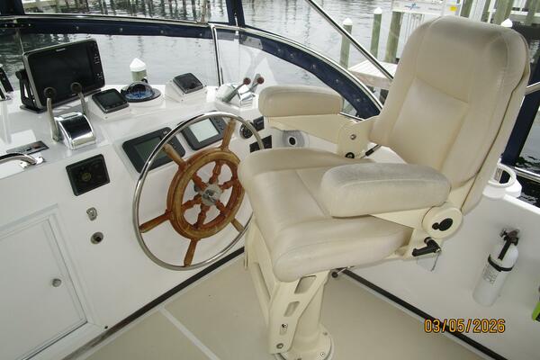 42' Grand Banks flybridge helm1