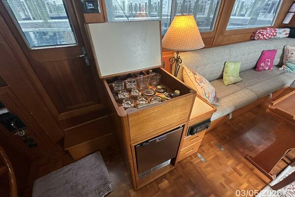 42' Grand Banks salon starboard cabinet2