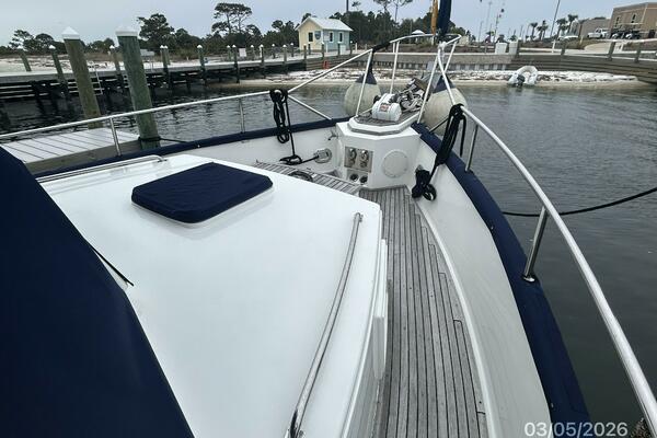 42' Grand Banks foredeck1