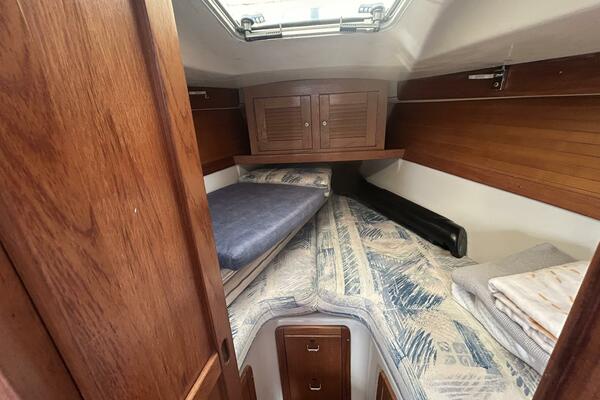 1995 Catalina 320 Study Hull