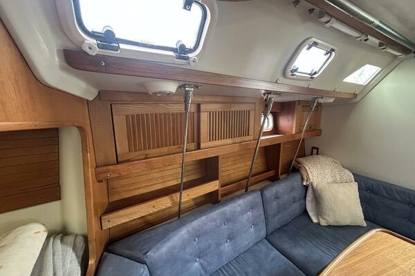 1995 Catalina 320 Study Hull
