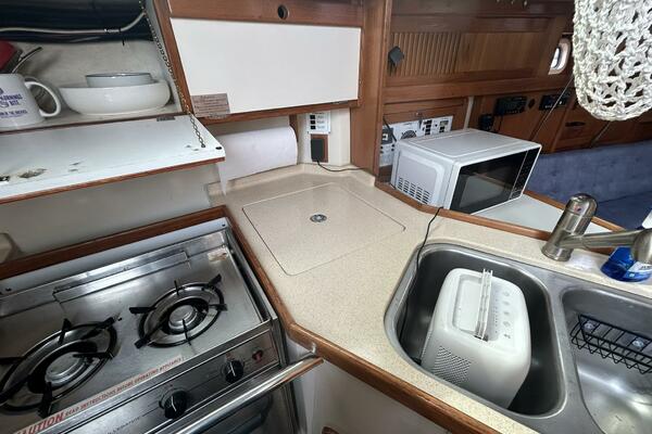 1995 Catalina 320 Study Hull