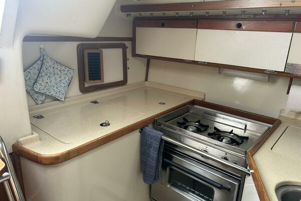 1995 Catalina 320 Study Hull
