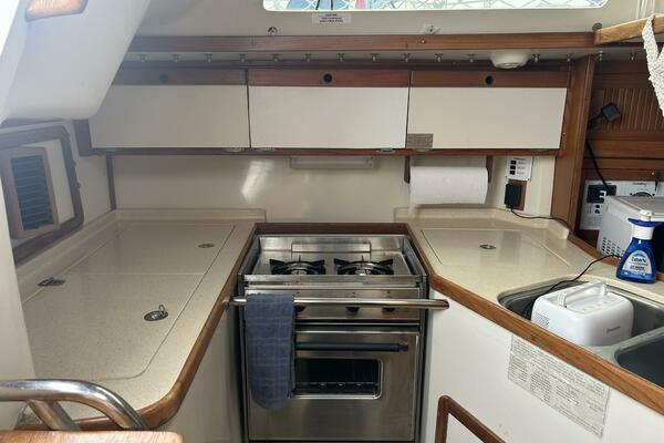 1995 Catalina 320 Study Hull