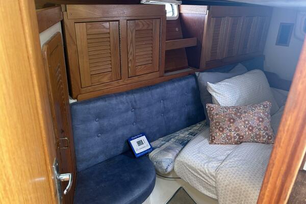 1995 Catalina 320 Study Hull