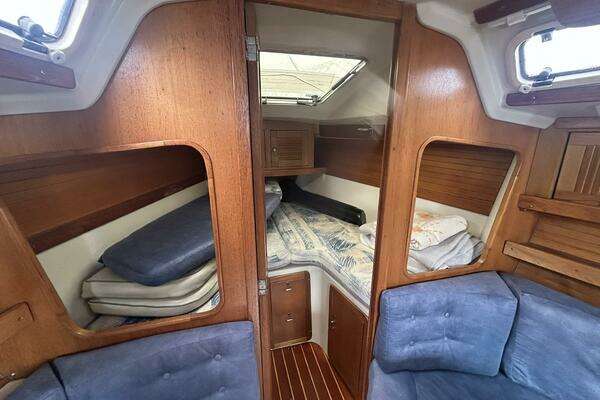 Photo of the 1995 Catalina 320 "Study Hull"