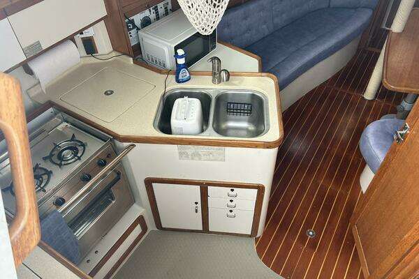 Photo of the 1995 Catalina 320 "Study Hull"