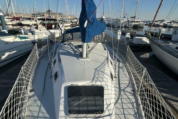 1995 Catalina 320 Study Hull