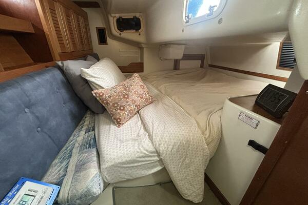 1995 Catalina 320 Study Hull