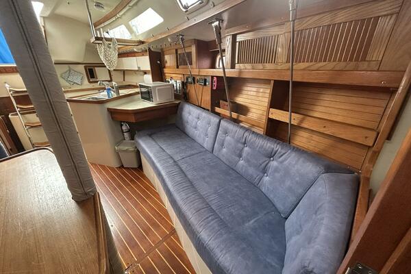 1995 Catalina 320 Study Hull