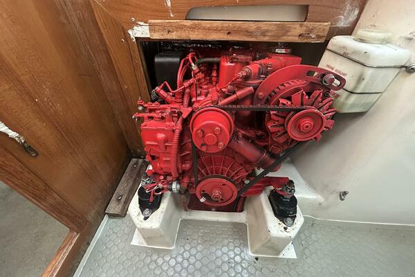 1995 Catalina 320 Study Hull