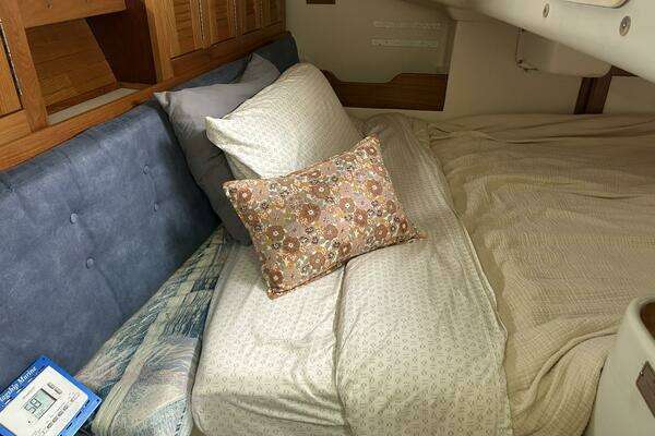 Photo of the 1995 Catalina 320 "Study Hull"