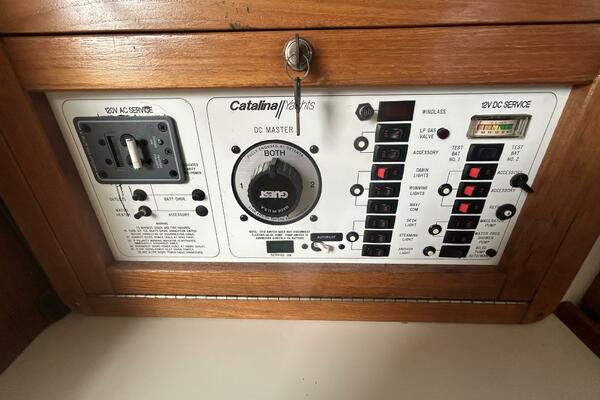 1995 Catalina 320 Study Hull