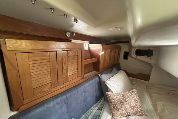 1995 Catalina 320 Study Hull