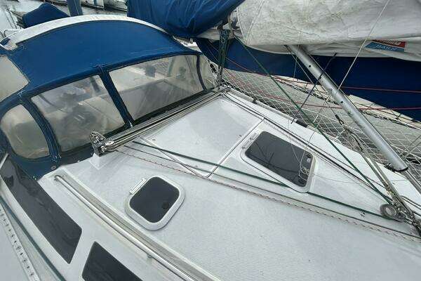 Photo of the 1995 Catalina 320 "Study Hull"