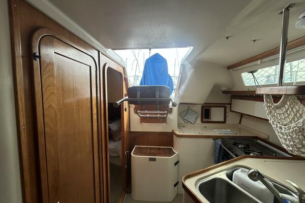 1995 Catalina 320 Study Hull