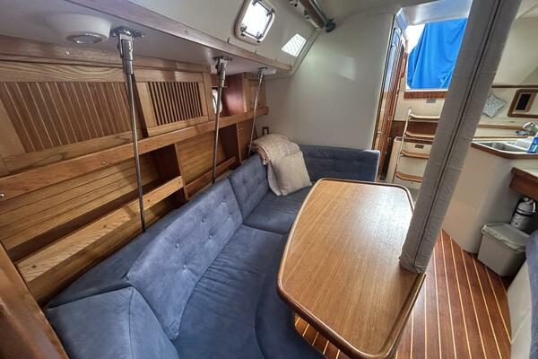1995 Catalina 320 Study Hull