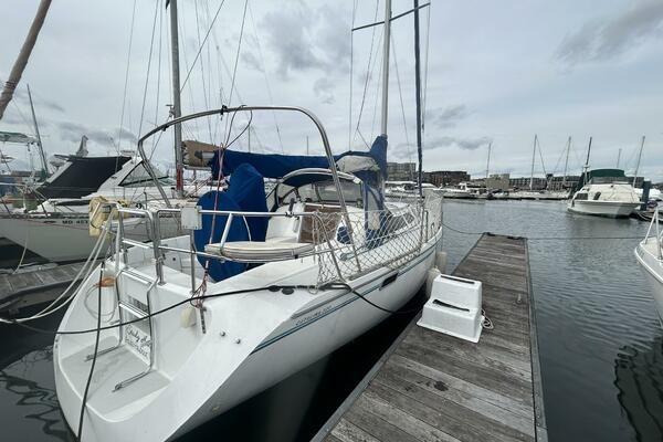 1995 Catalina 320 Study Hull
