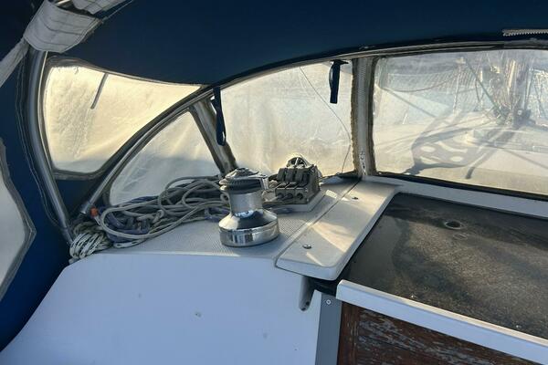 1995 Catalina 320 Study Hull