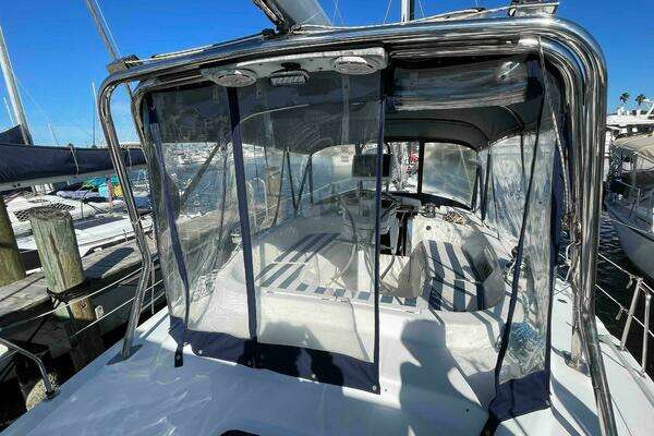 Hunter 45 Center Cockpit Yacht For Sale
