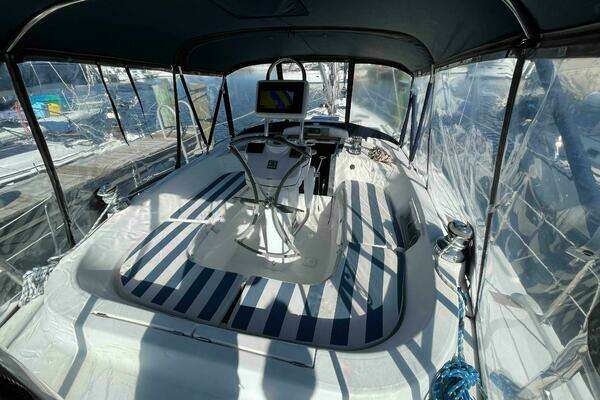 Hunter 45 Center Cockpit Yacht For Sale