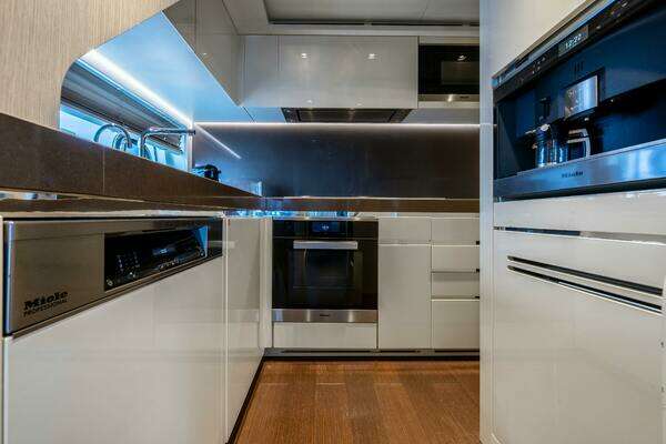 Dominator Yachts Dominator Ilumen Yacht For Sale