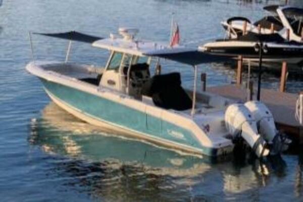 BW 330 OUTRAGE 33ft Boston Whaler Yacht For Sale