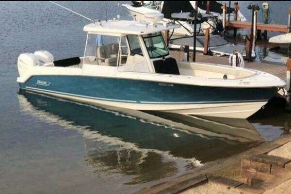 2018 Boston Whaler 33