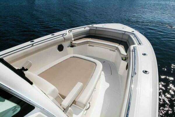 2018 Boston Whaler 33