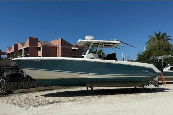 2018 Boston Whaler 330 Outrage
