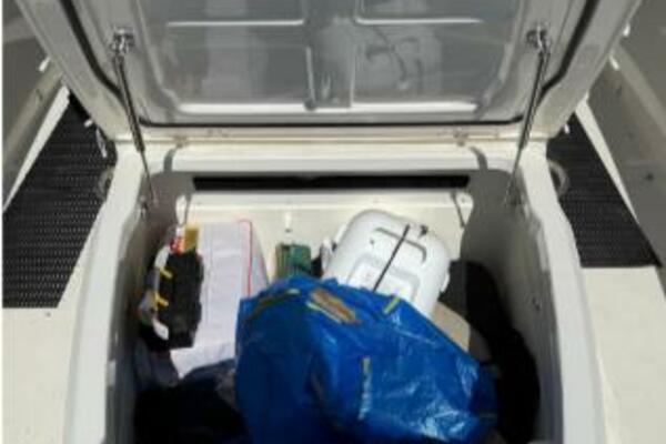 BW 330 OUTRAGE 33ft Boston Whaler Yacht For Sale