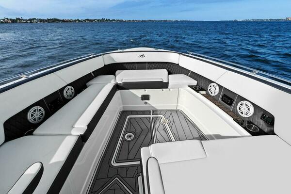 2023 Monterey 385 SS - Foredeck