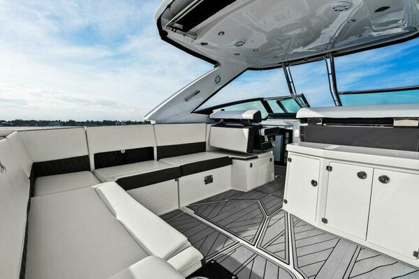 2023 Monterey 385 SS - Aft Deck Seating