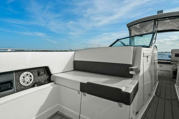 2023 Monterey 385 SS - Foredeck Seating