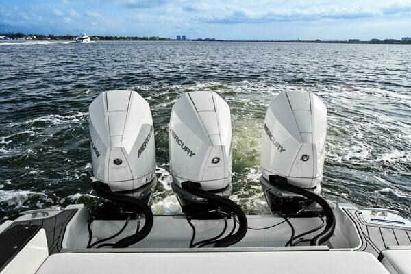 2023 Monterey 385 SS - Outboard Engines