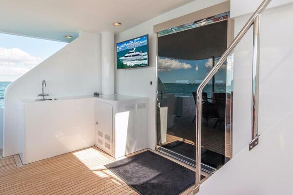 ROBIN S NEST 102ft Ocean Alexander Yacht For Sale