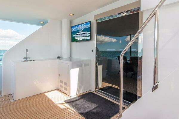 Photo of the 2008 Ocean Alexander 100 Skylounge Megayacht "ROBIN'S NEST"