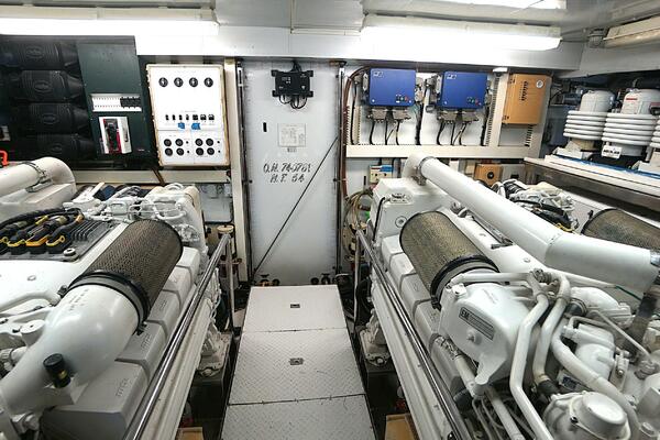 ROBIN S NEST 102ft Ocean Alexander Yacht For Sale