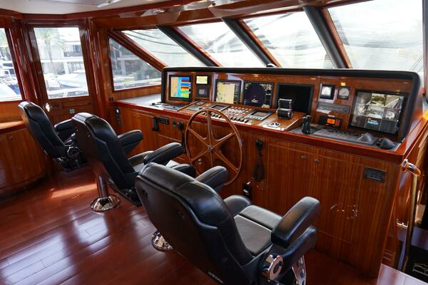 ROBIN S NEST 102ft Ocean Alexander Yacht For Sale