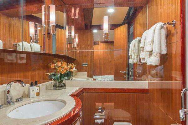 2008 Ocean Alexander 102