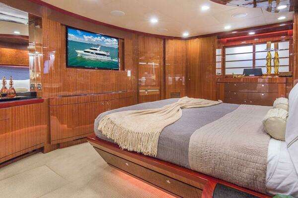 2008 Ocean Alexander 102