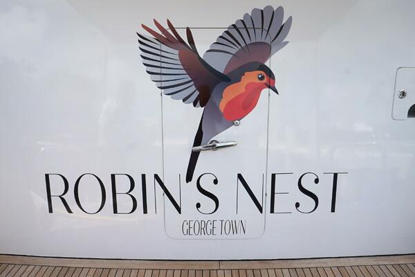 ROBIN S NEST 102ft Ocean Alexander Yacht For Sale