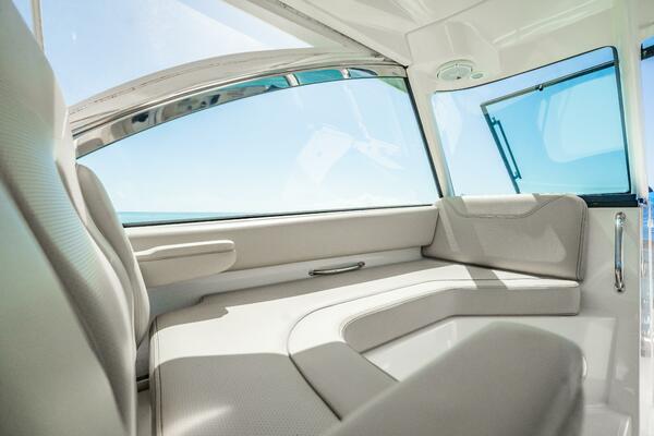 WAIKIKI 32ft Pursuit Yacht For Sale