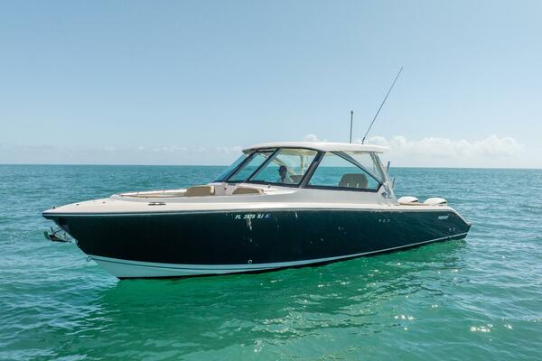 WAIKIKI 32ft Pursuit Yacht For Sale