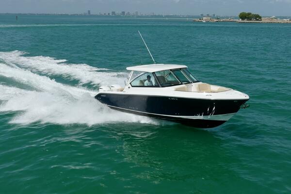 WAIKIKI 32ft Pursuit Yacht For Sale