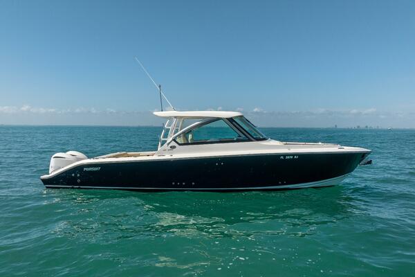 WAIKIKI 32ft Pursuit Yacht For Sale