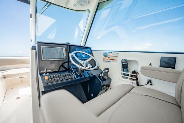 WAIKIKI 32ft Pursuit Yacht For Sale